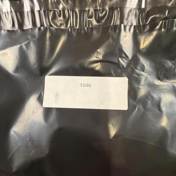 Guess Mens Black Graphic V-Neck T-Shirt XL #1046 - Picture 7 of 7